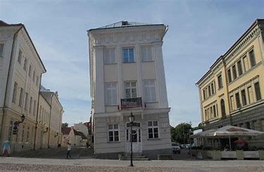 Tarton taidemuseon näyttelyrakennus Vino talo. Kuvan lähde on Wikipedia.