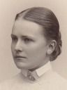 Kansainvälistynyt Hanna Åström opiskeli lastentarhaopettajaksi Berliinissä valmistuen v. 1900. Kuvan lähde on naistenaani.fi.