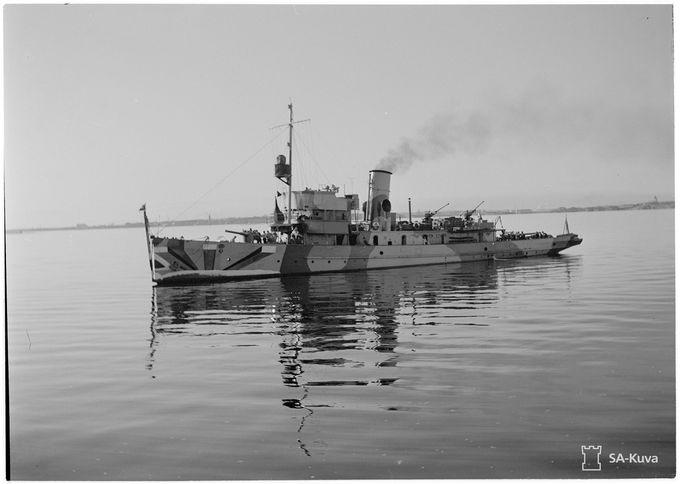 Kuvassa on tykkivene Hämeenmaa, joka laskettiin vesille vuonna 1917 Helsingissä. Kuvan lähde on SA kuvat.