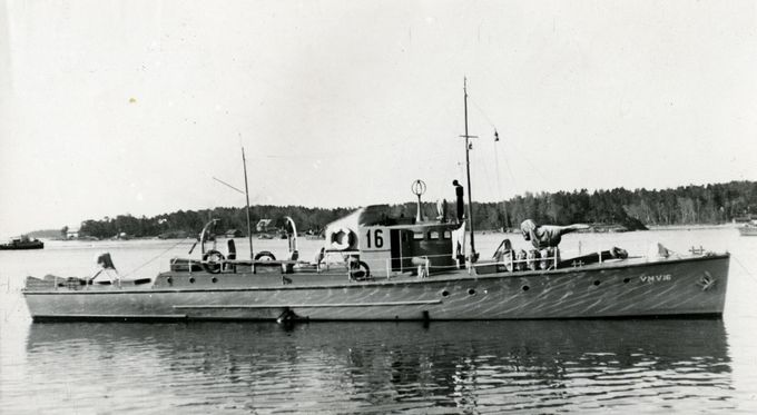 Suomen merivoimien Vartiomoottorivene 16, joka valmistettiin Turun veistämöllä 1930-luvulla. Kuvan lähde on flickr.com.