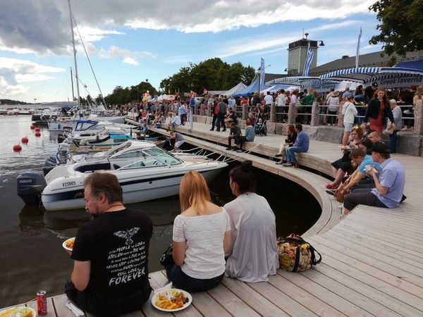 Kristiinankaupungin vierasvenesatama on Hotel Kristinan edustalla. Kuvan lähde on sivusto visitkristinestad.fi.