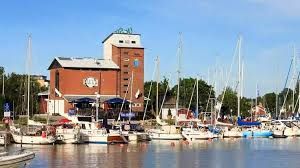 Pakkahuoneen vierasvenesatama. Kuvan lähde on sivusto visituusikaupunki.fi.