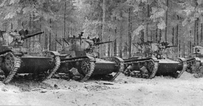 Puna-armeijan kevyt panssarivaunujoukkue valmiina hyökkäykseen Karjalan kannaksella joulukuussa 1939. Kuva via Juri Kilin, sivustolta talvisota.fi.