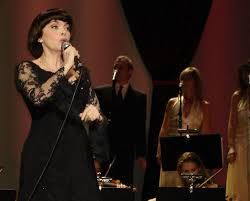 Mireille Mathieu vuonna 2008. Kuvan lähde on Wikiwand.com.