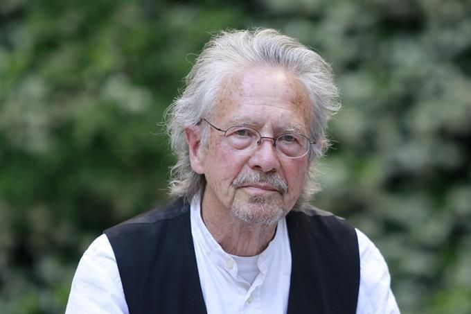Kuva 4. Kirjailija Peter Handke. Kuvan lähde on /thesrpskatimes.com.