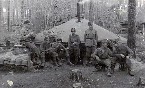 Rajajääkäripataljoona 4:n 3. komppanian miehistöä. Kuvan lähde on Wikiwand.