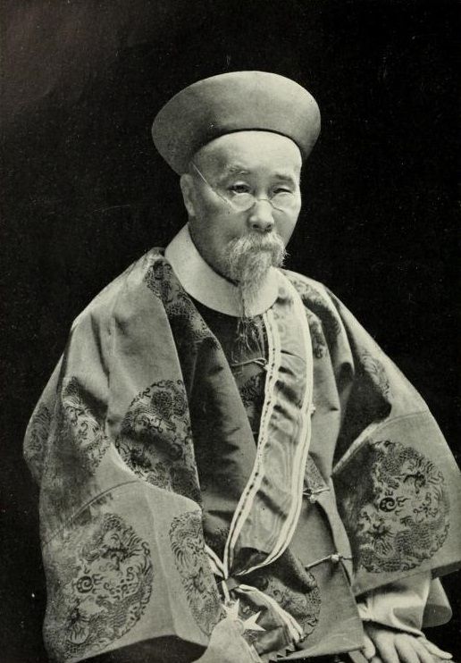 Kuva 3. Kiinan sotavoimien johtaja Li Hongzhang. Kuvan lähde on Wikimedia.org.