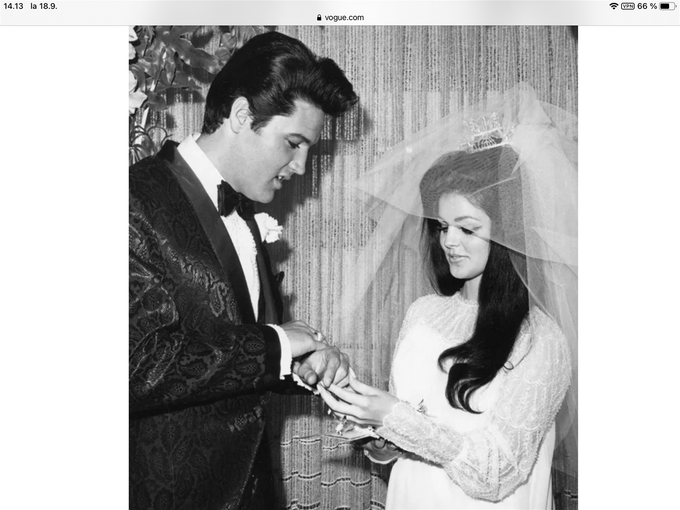 Elvis Presley ja Priscilla vihittiin vuonna 1967 pitkäaikaisen seurustelun jälkeen. Heille syntyi yksi tytär. Morsian oli 21-vuotias. Avioliitto päättyi eroon. Kuvan lähde on vogue.com.