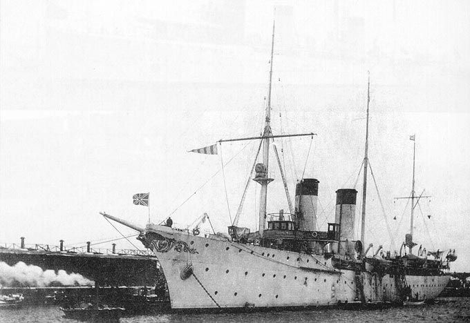 Kuva 4. Tsushiman meritaistelusta ehjänä pelastunut Venäjän laivaston risteilijä ”Almaz”. Kuvan lähde on Wikipedia.
