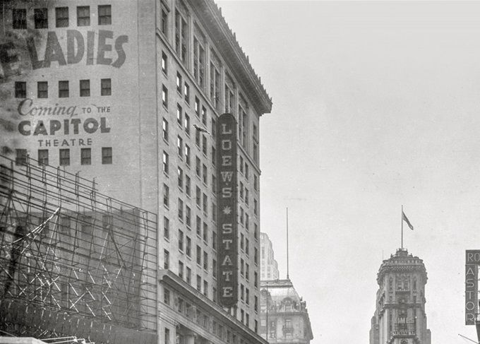 Kuva 1. Katunäkymä New Yorkissa 1930-luvulla. Kuvan lähde on wallhere.com.