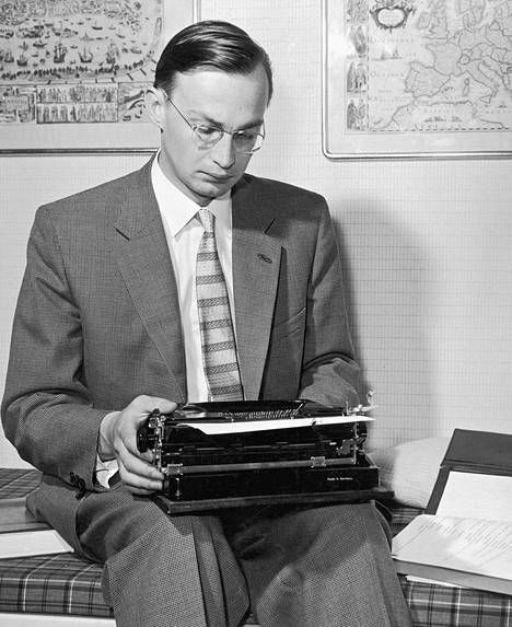 Kuva 1. Paavo Haavikko nuorena kirjailijana. Kuvan lähde on hs.fi.