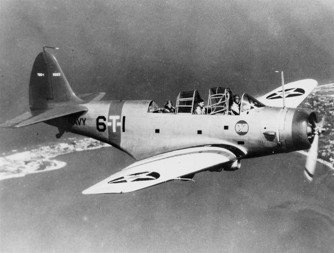 Kuva 8. Syöksypommittaja Douglas SBD Dauntless. Kuvan lähde on flightjournal.com.
