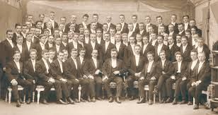 Kuva 2. Ylioppilaskunnan Laulajat vuonna 1910. Kuvan lähde yl.fi.