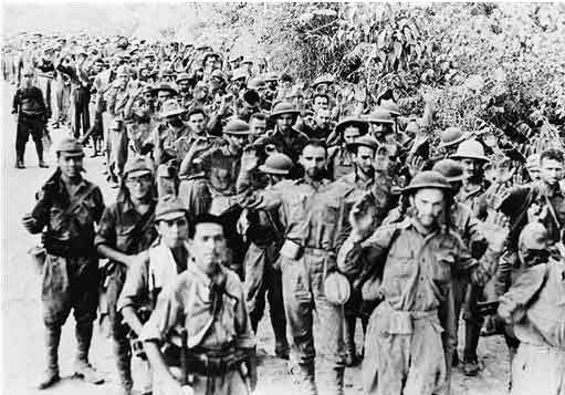 Kuva 2. Sotavankien rasittava marssi Filippiineillä vuonna 1942. Kuvan lähde on historycentral.com