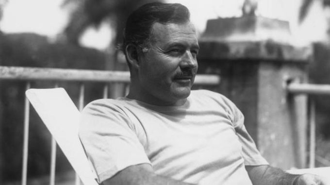 Kuva 3. Kirjailija Ernst Hemingway. Kuvan lähde on history.com.