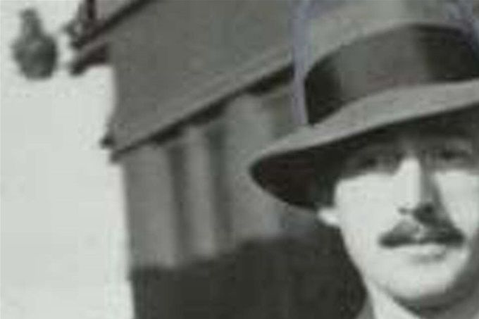 Kuva 1. Kirjailija Dashiel Hammett. Kuvan lähde on sfgate.com.