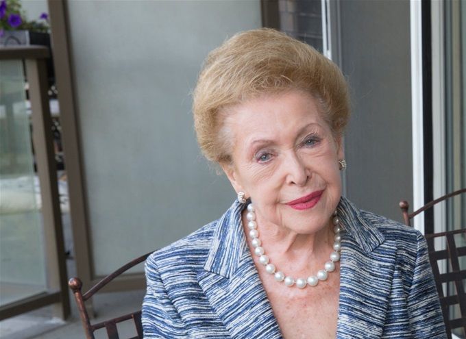 Kuva 1. Kirjailija Mary Higgins Clark. Kuvan lähde on nytimes.com.