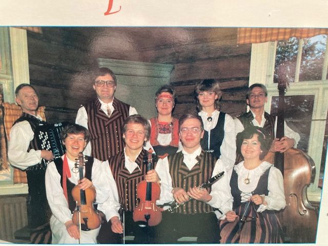 Kuva 2. Tervapelimannit vuonna 1985 Oulussa. Kuvan lähde on oma kuva äänilevyn kannesta.