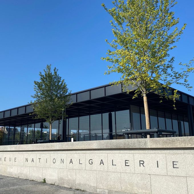 Uusi Kansallisgalleria Berliinissä. Kuvan lähde on tripadvisor.de.