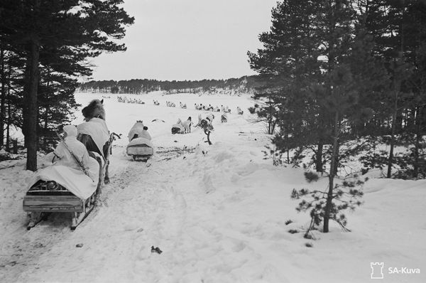 Joukot lähtevät kohti Suursaarta ennen taistelua 23.3.1942. Lähde on SA Kuva.